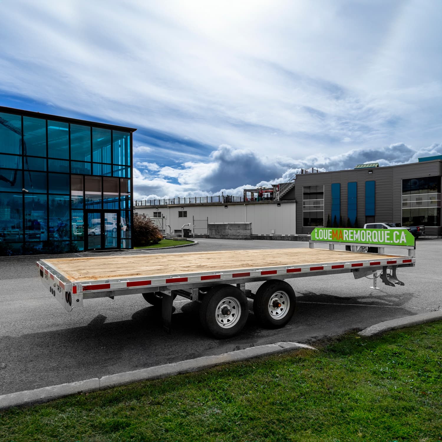 20-foot raised deck flatbed trailer
